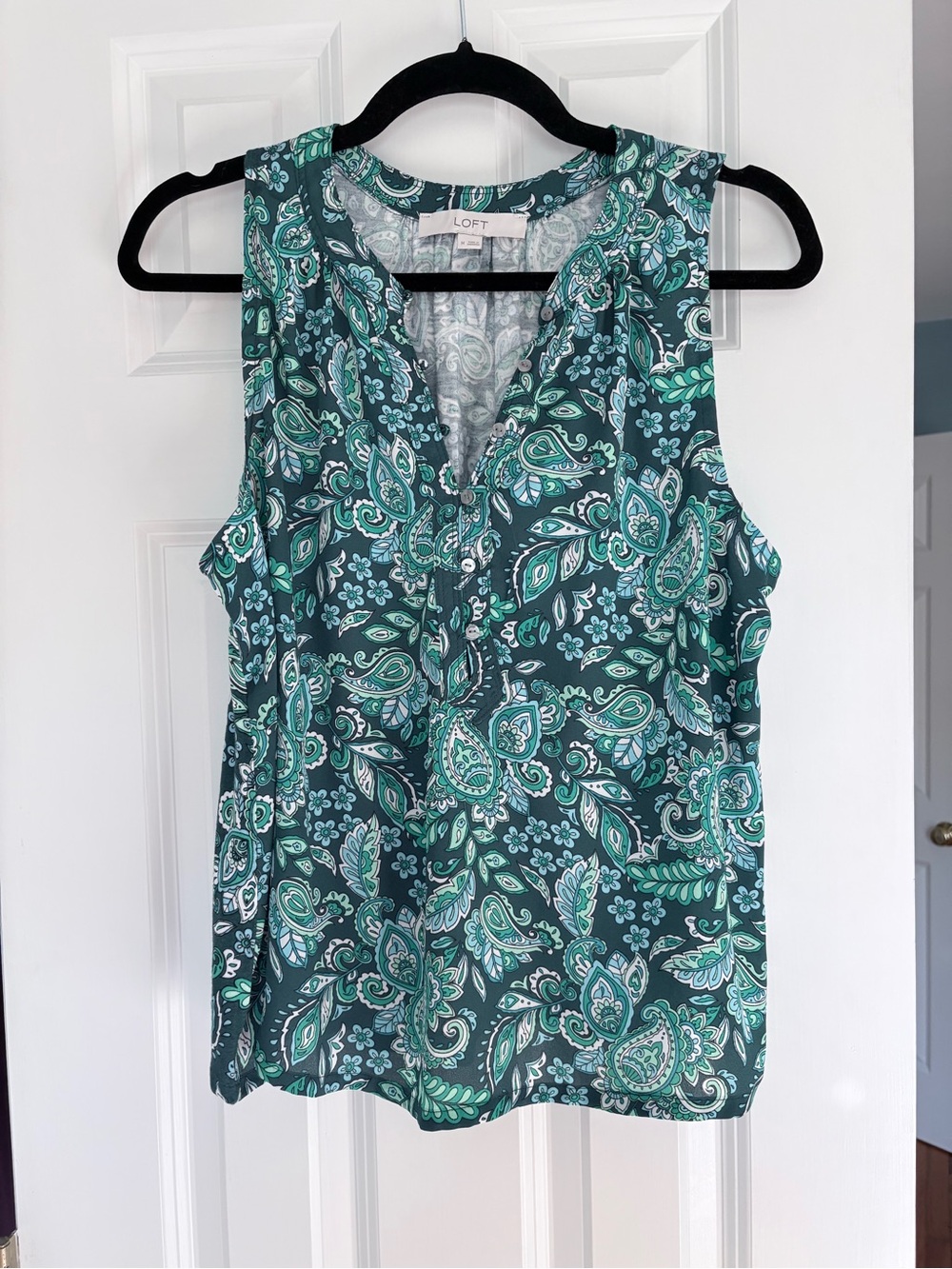 LOFT Green Paisley Print Sleeveless V-Neck Top